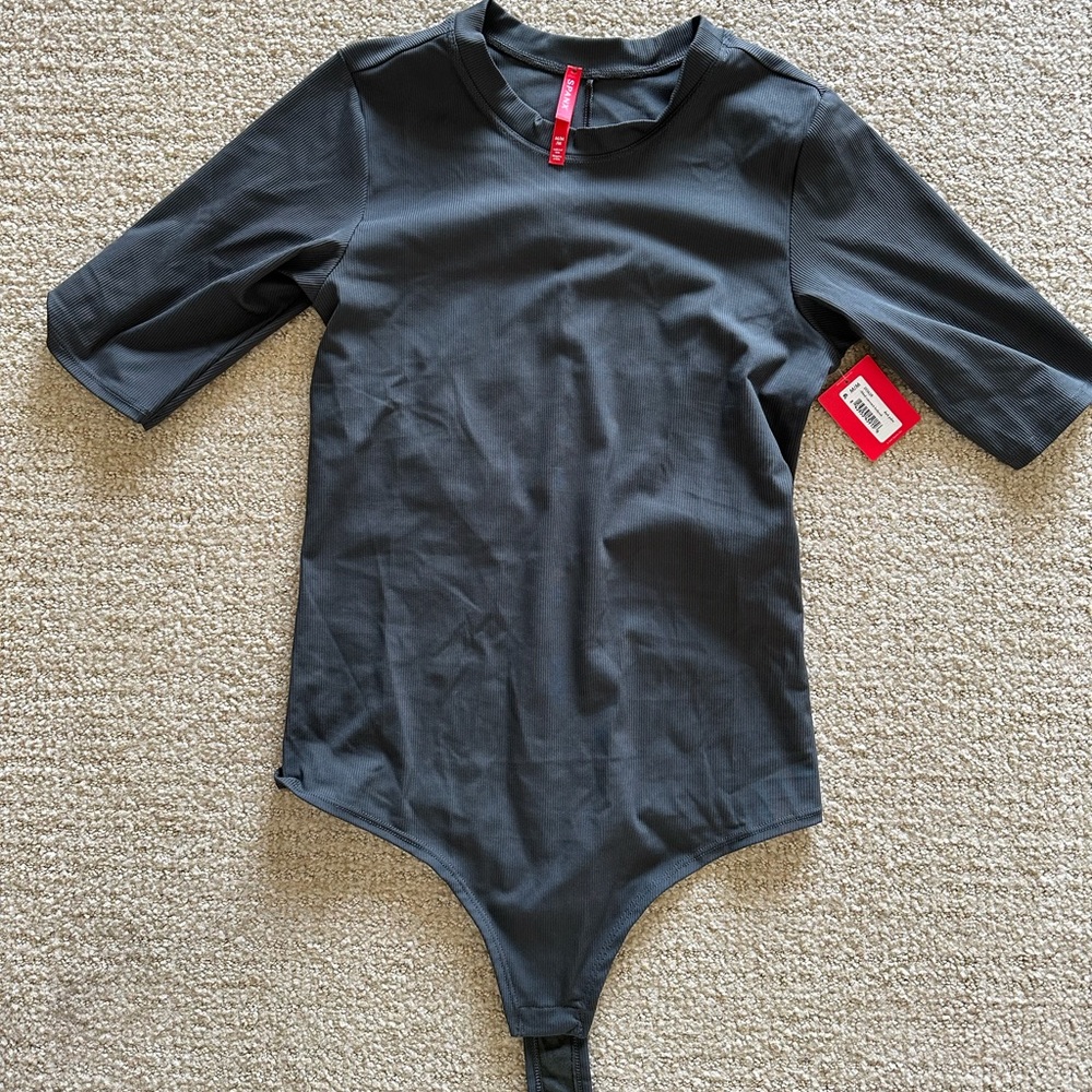 NWT - Suit Yourself Ribbed Crew Neck Short Sleeve Bodysuit in Dark Palm M